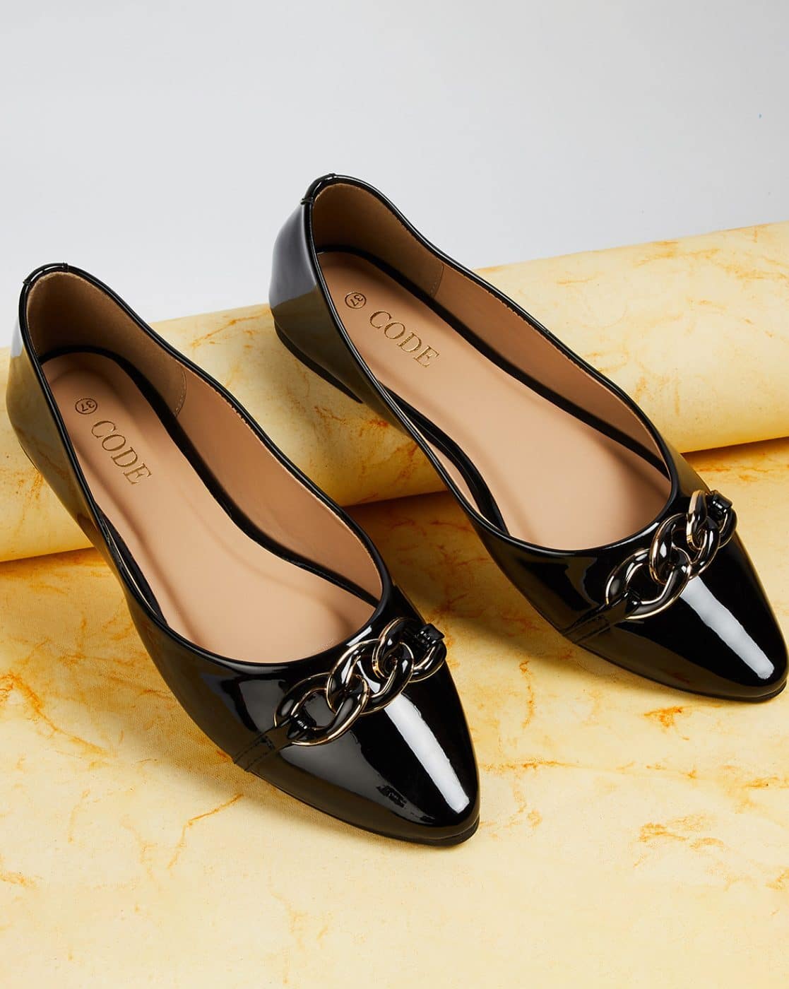 -1117Wx1400H-700349177-black-