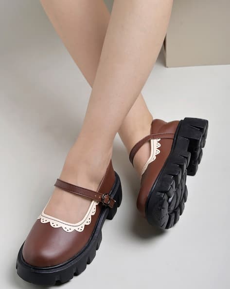 Girls Round-Toe Flat Shoes with Buckle Closure