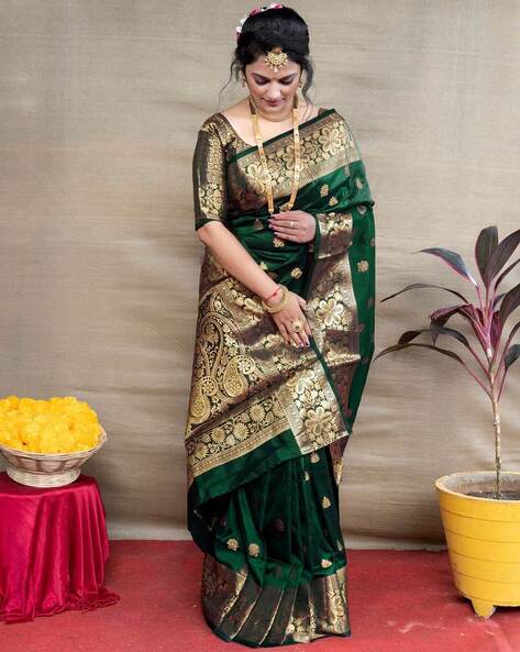 Women Floral Woven Kanjeevaram Saree with Contrast Border