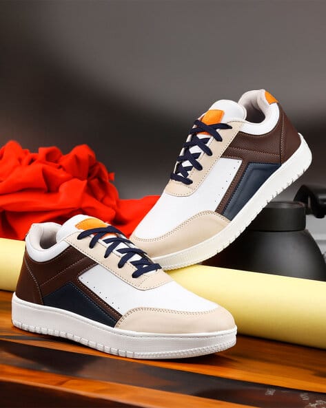 Men Mid-Top Shoes with Lace Fastening