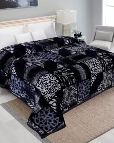 Printed Queen-Size Blanket with Stitched Detail