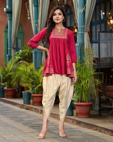 Women Round-Neck Straight Kurta Set Price in India