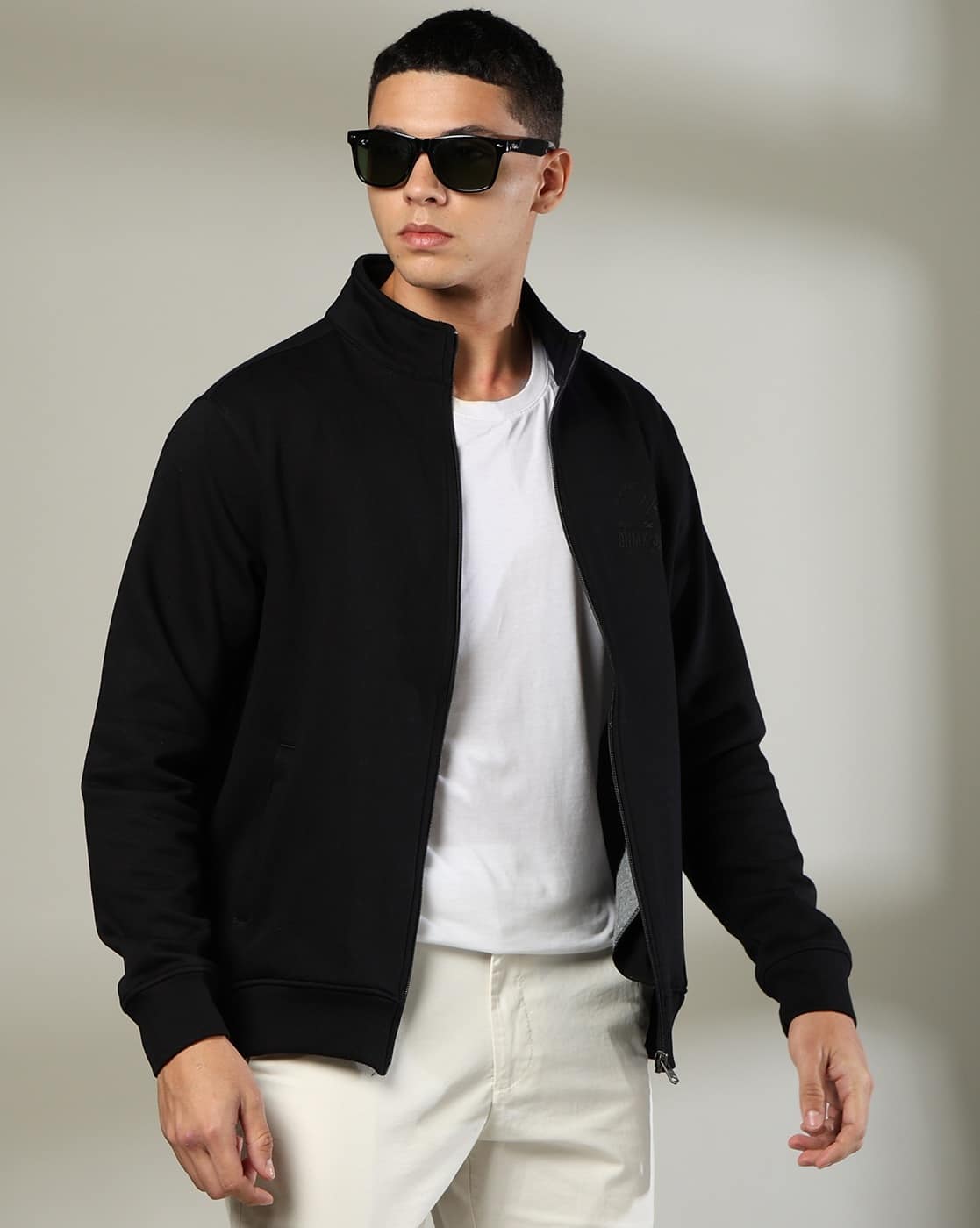 -1117Wx1400H-443049482-black-