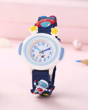 Boy watch online shopping shop