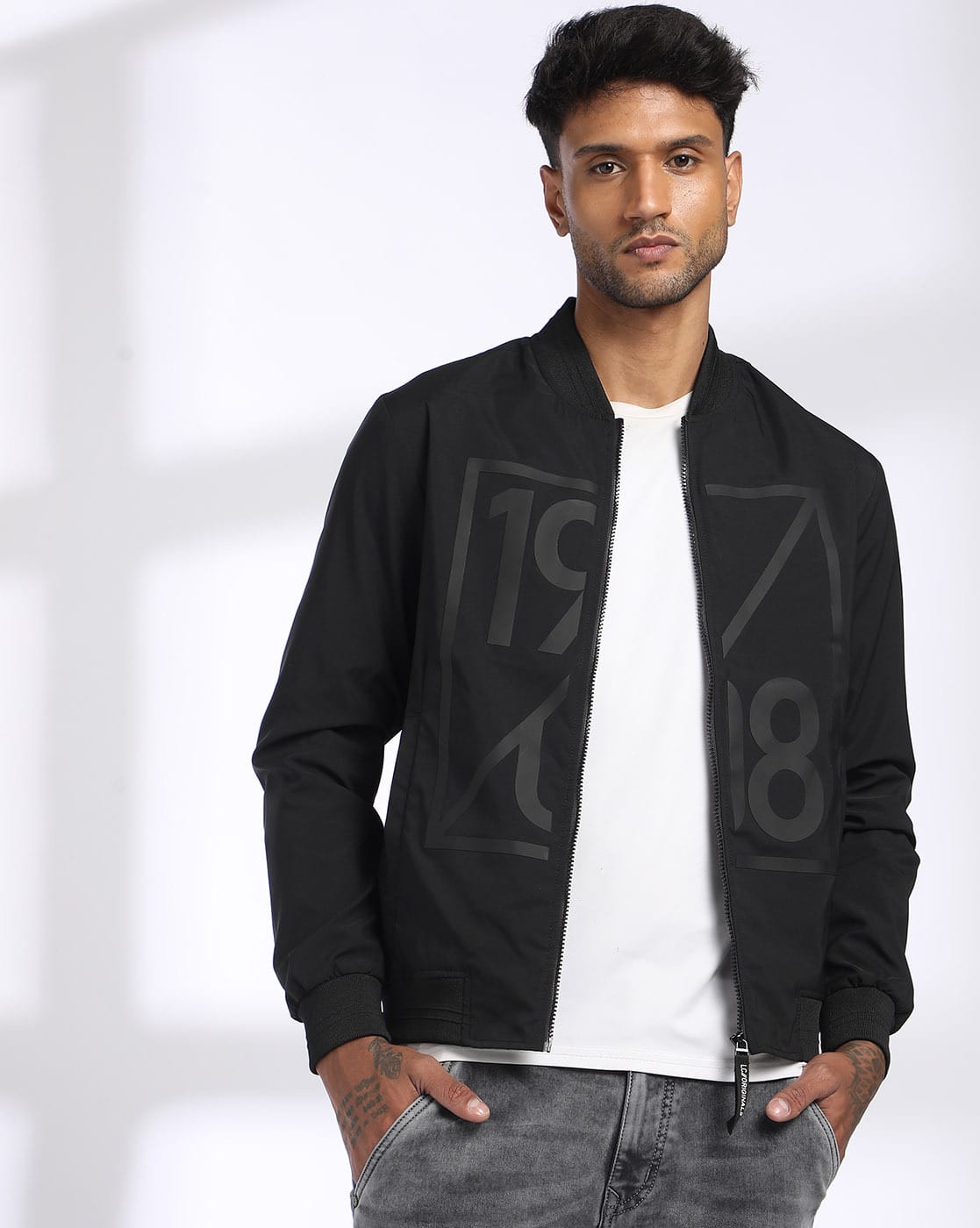 -1117Wx1400H-443048305-black-