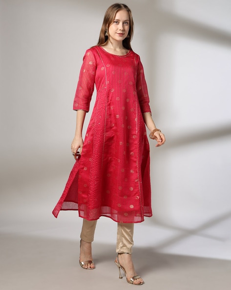 Women Striped Round-Neck Straight Kurta