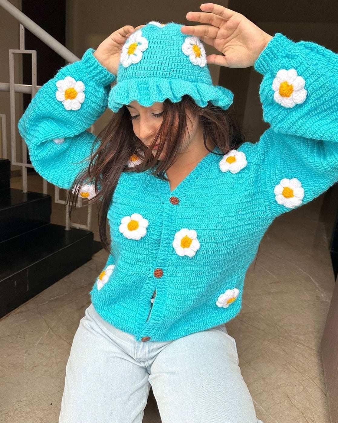 -1117Wx1400H-700509046-blue-