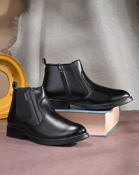 Hotel Kalinga Timberland Boots And Shorts Hotel Kalinga Hunter