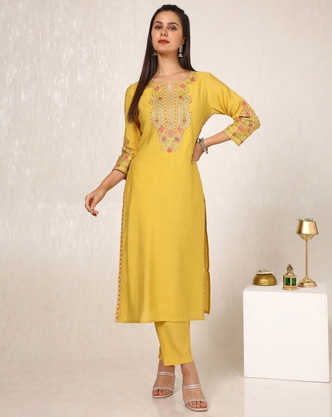 Woman Sleeveless Embroidery Kurta Set Price in India