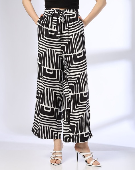 Women Printed Pleated Straight Fit Pants