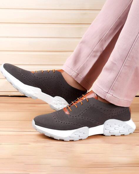 BXXY Round-Toe Sports Shoes with Lace Fastening