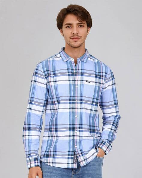 Men Regular Fit Cutaway Collar Shirt