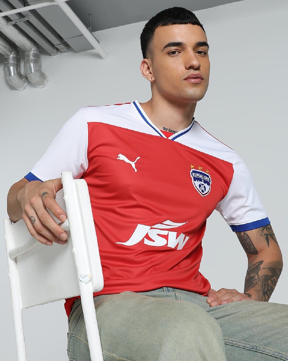 -1117Wx1400H-700565911-red-