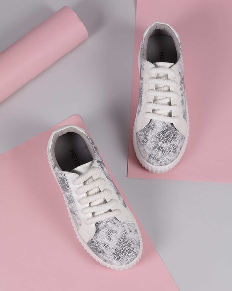 Metro Women Lace-Up Sneakers