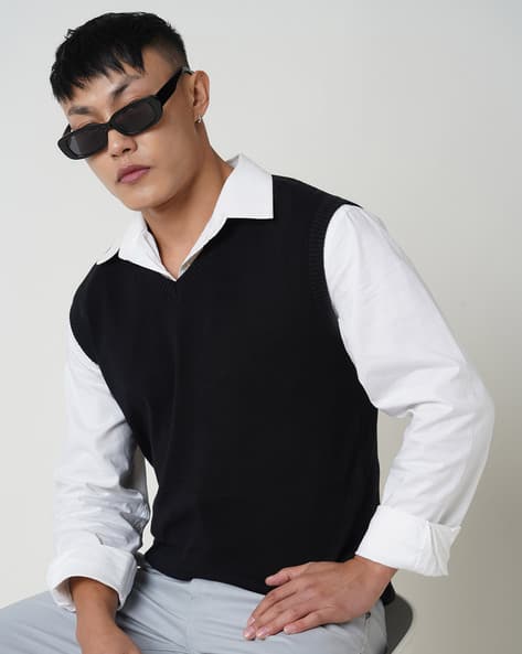 Men Solid V- neck Pullover