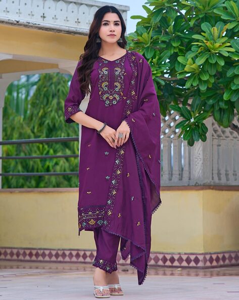 BERRYLICIOUS Women Embroidery Straight Kurta Set