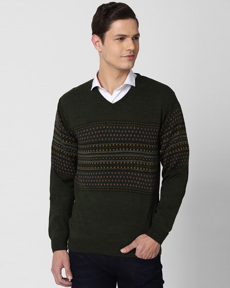 Men Knitted Regular Fit V-Neck Sweater