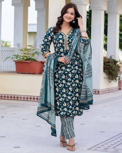 EthniFlair Women Floral Print Straight Kurta Set