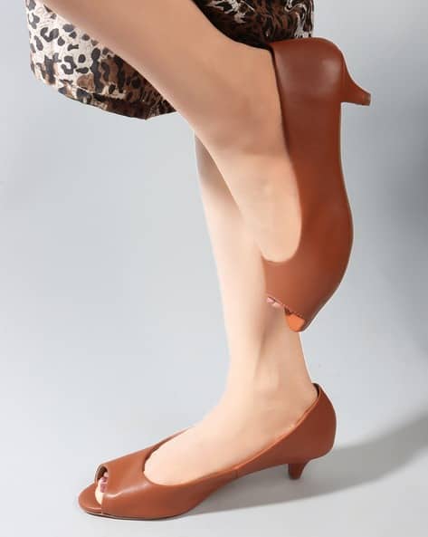 Women Round-Toe Kitten Heeled Sandals - Main Image