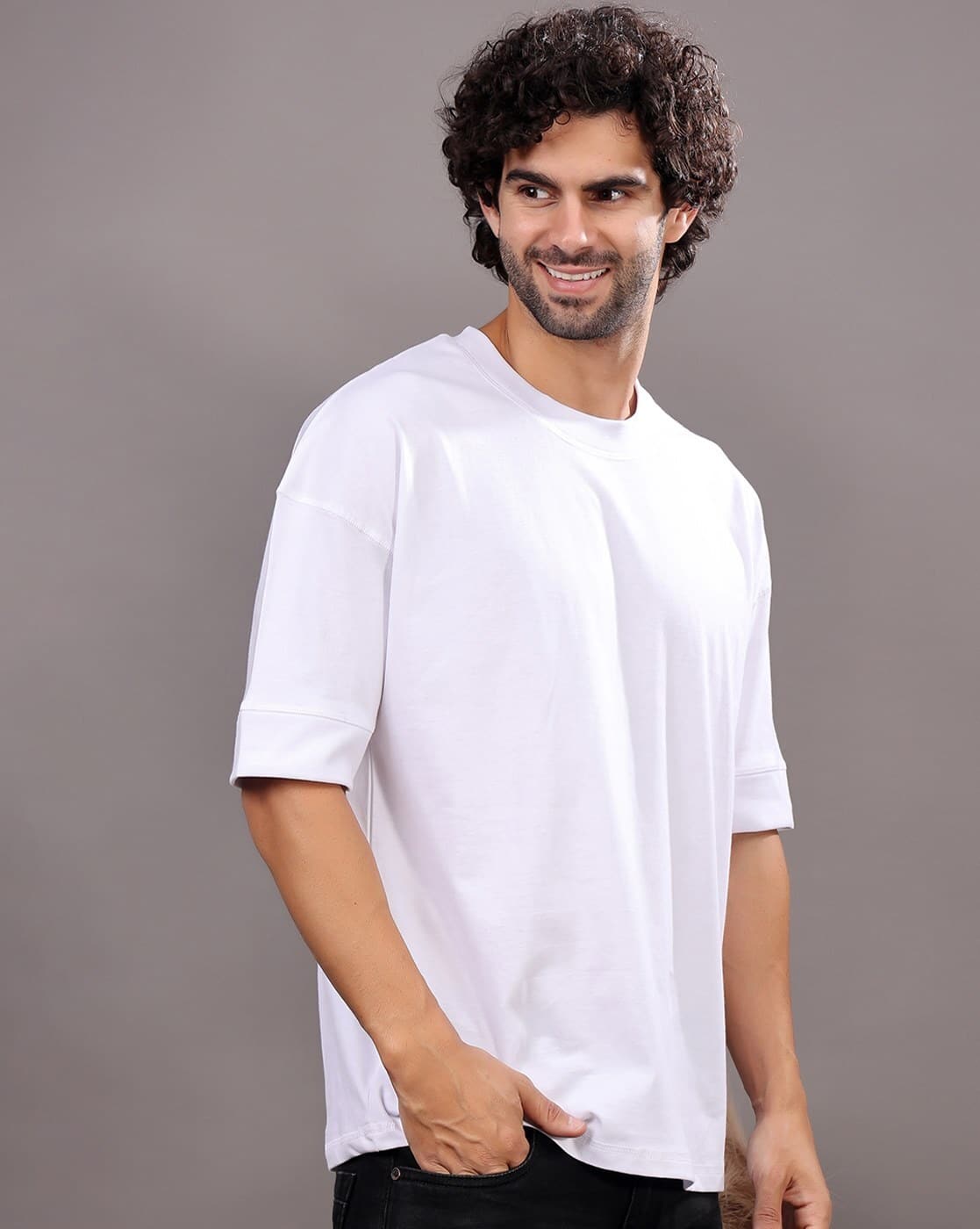 Man  World Tシャツ 白 Buy White Tshirts for Men by FRISKERS Online | Ajio.com