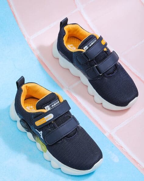 Shoes with Mesh upper