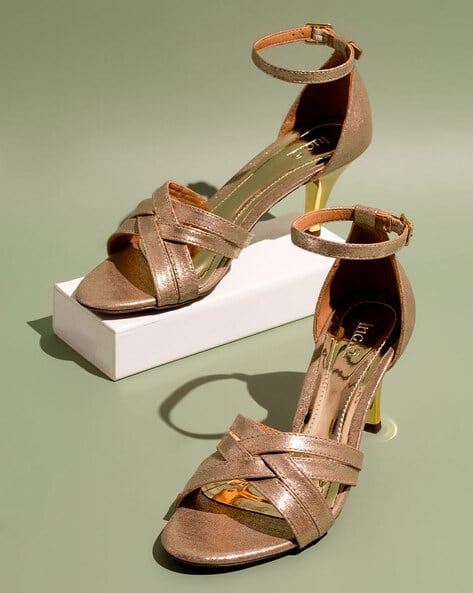 Women Criss-Cross Straps Kitten Heels with Buckle Closure