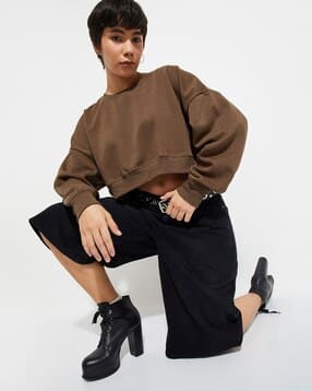 Women Solid Boxy Cropped Sweatshirt-image-5