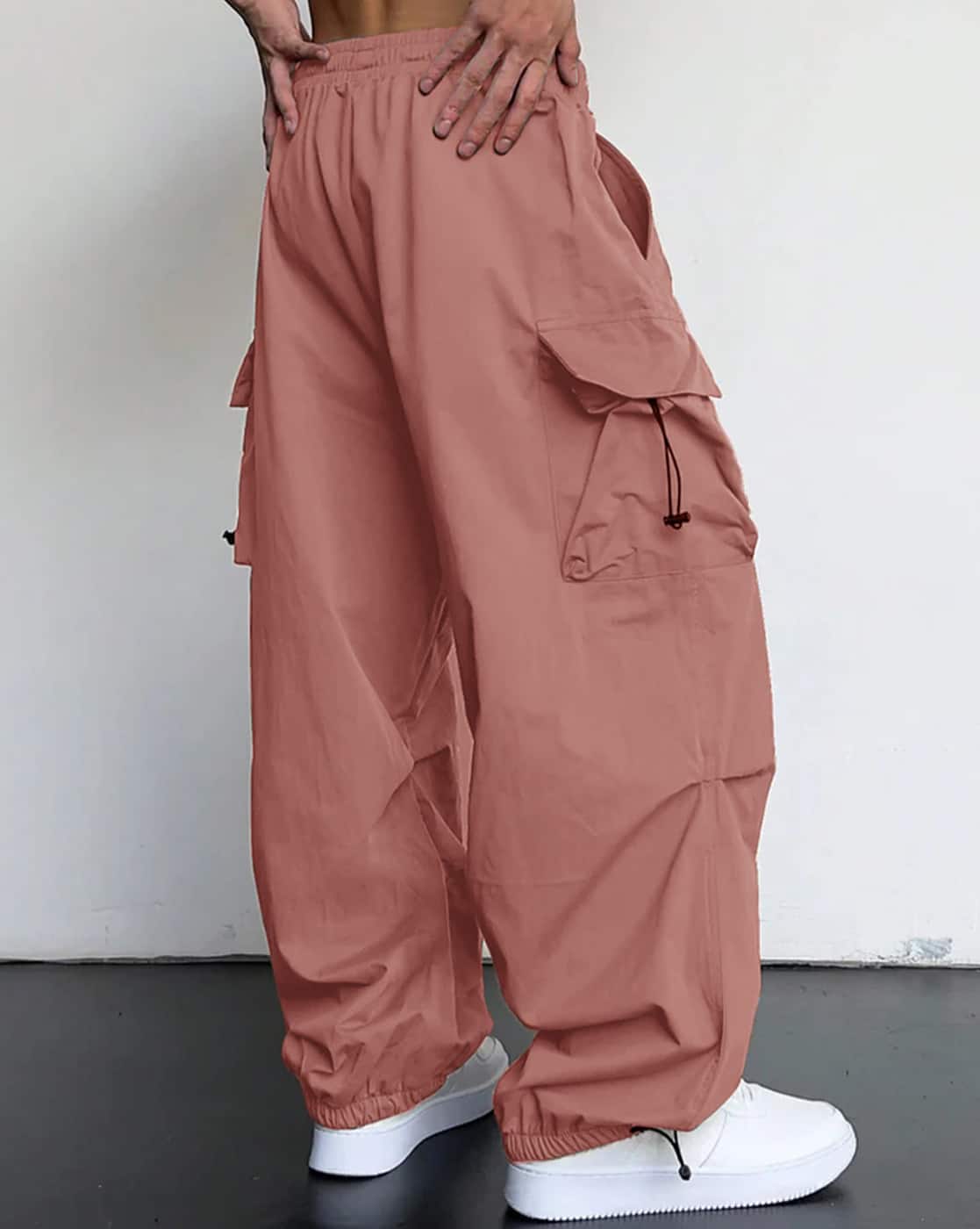 Buy LERIYA FASHION Men Relaxed Fit Cargo Pants Online | Ajio.com