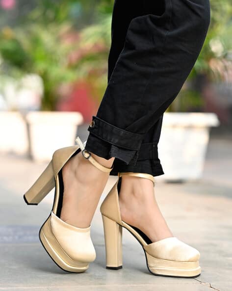 Round Toe Black And Gold Heels Closed Toe Michael Kors Black