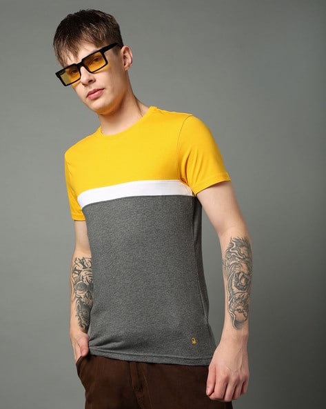 UNITED COLORS OF BENETTON Men Colourblock Regular Fit Crew-Neck T-Shirt