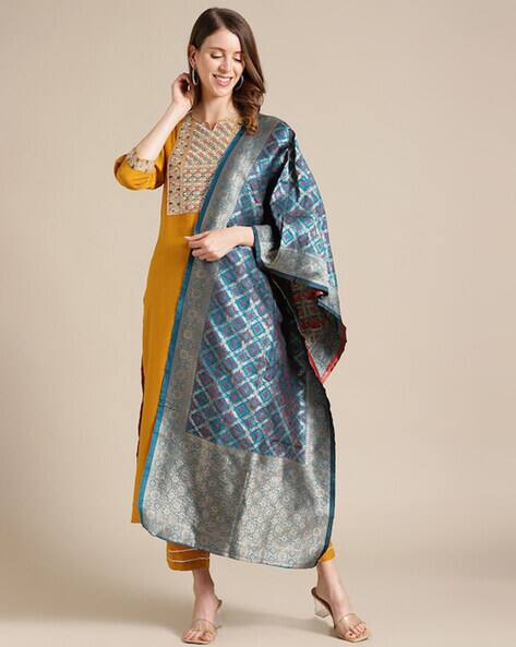 Varanga Woman Self-design Straight Kurta Set
