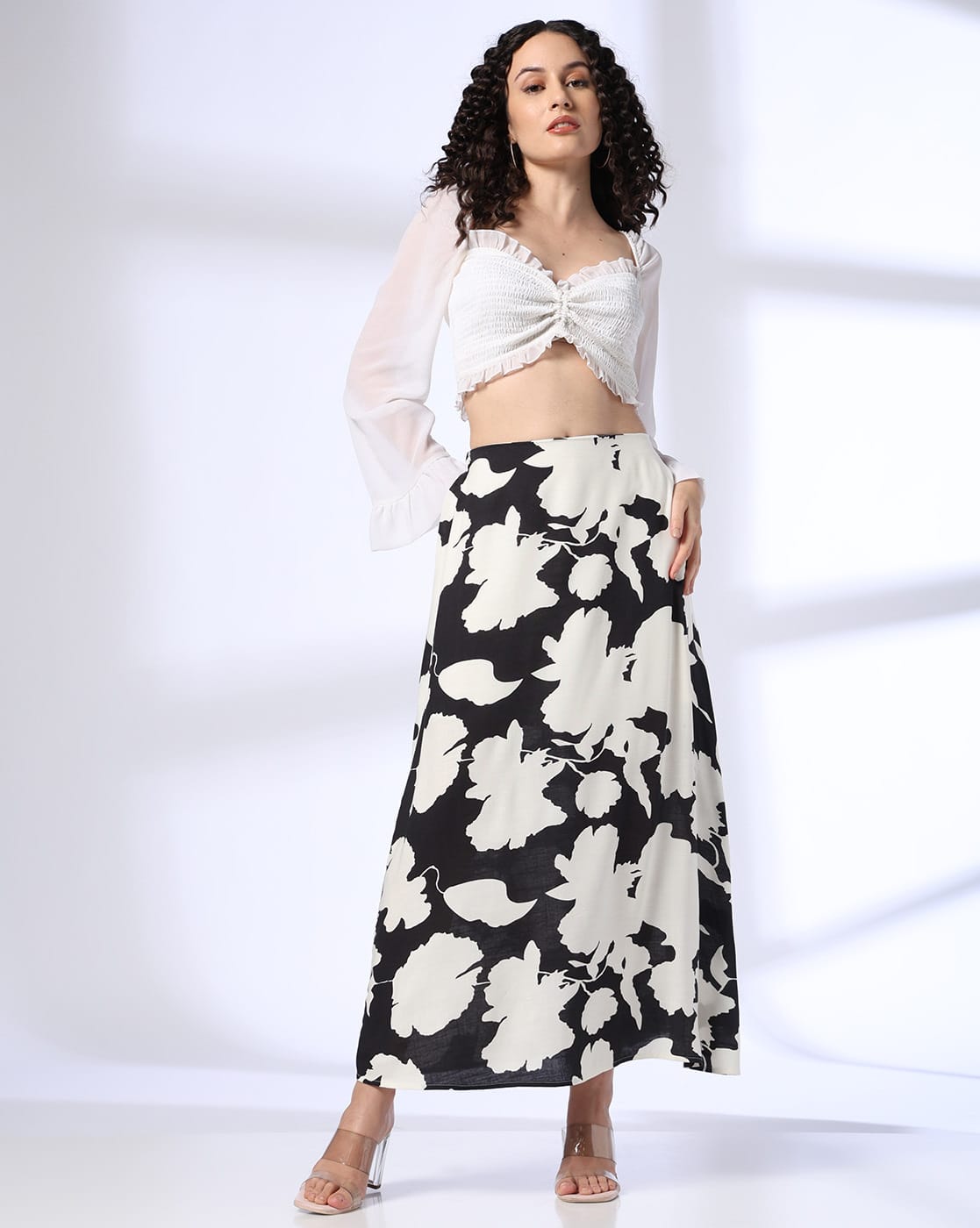 -1117Wx1400H-443062779-