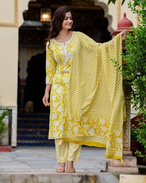 EthniFlair Women Floral Print Straight Kurta with Pants & Dupatta