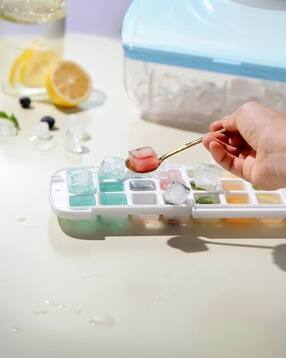 UMAI Ice Cube Trays with Scoop | 24 compartments | One-press Demolding | Ice Cubes For Whiskey Cocktails Soft Drinks Juices | BPA Free | Blue-picture-41