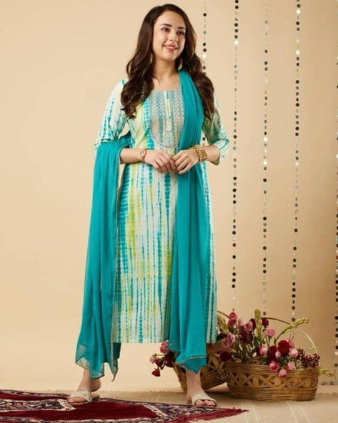 Woman Embroidery Kurta Set