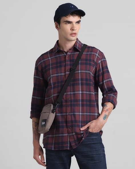 Men Regular Fit Checkered Spread Collar Casual Shirt