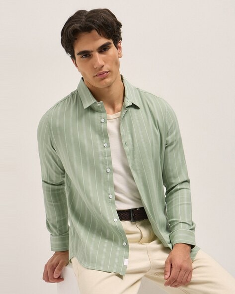 Men Striped Slim Fit Spread Collar Shirt