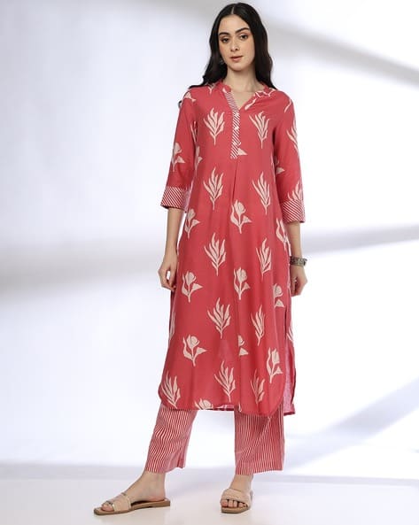 AVAASA SET Women Printed Straight Kurta with Palazzos deal from ajio