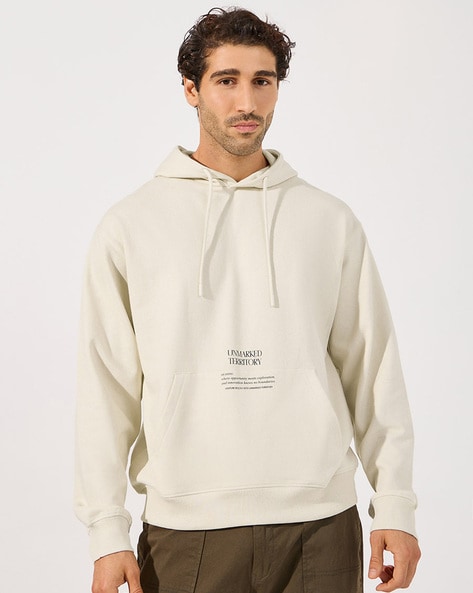 Men Minimal Pocket Statet Print Relaxed Hoodie