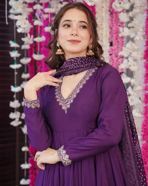 purple dress jewellery combination How To Accessorise A Purple Dress - Style Guides