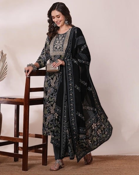 65% OFF on Women Floral Print Straight Kurta with Pants & Dupatta Set 65% OFF on Women Floral Print Straight Kurta with Pants & Dupatta Set