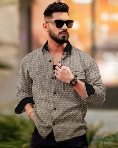 Men Spread Collar Slim Fit Shirt