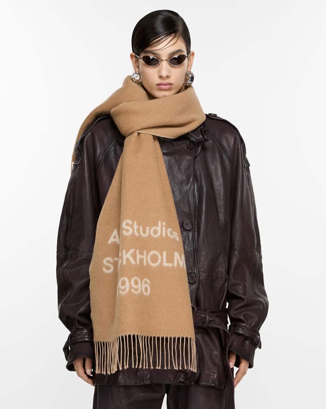 -1117Wx1400H-469689779-camel-