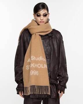 -288Wx360H-469689779-camel-