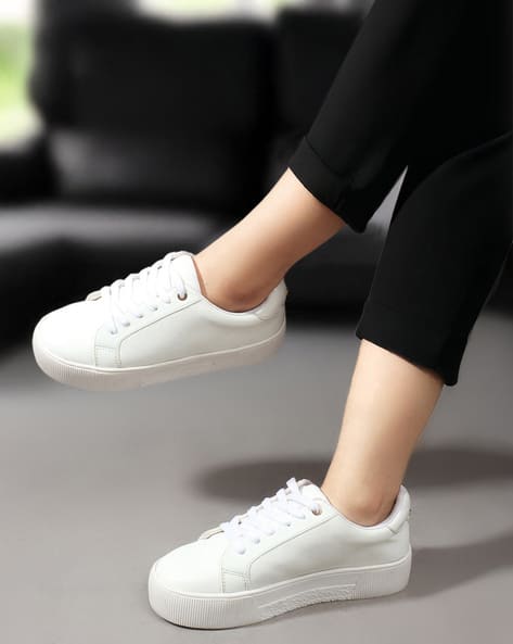 Women Round-Toe Lace-Up Sneakers