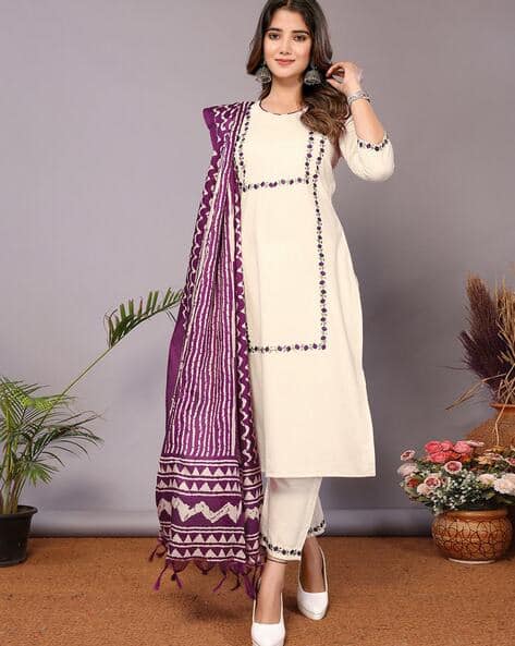 Royal Export X AG Women Embroidery Kurta Set