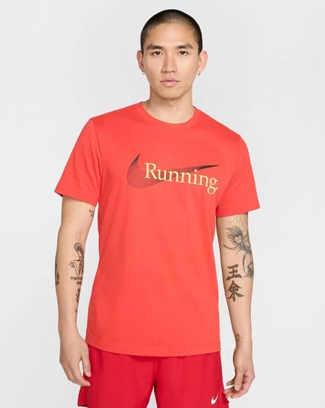 Men Running Typographic Print Regular Fit Crew-Neck T-Shirt