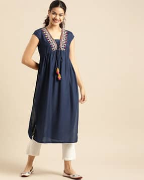 Women No Darts Flared Kurta