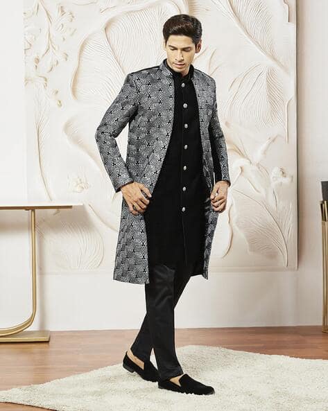 Men Embroidered Sherwani Set