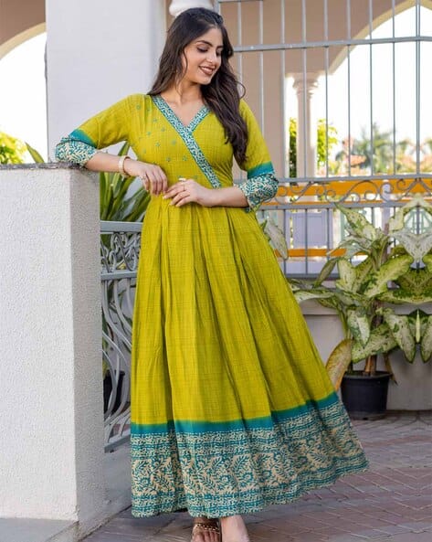 70% OFF on Women V-Neck Anarkali Kurta 70% OFF on Women V-Neck Anarkali Kurta